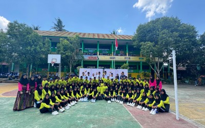 Kakanwil dan Kabid Pendmad Kemenag Provinsi Sulsel Lepas Kontingen Bahana Pelita Mario MTs Negeri Soppeng pada Konser Pamit